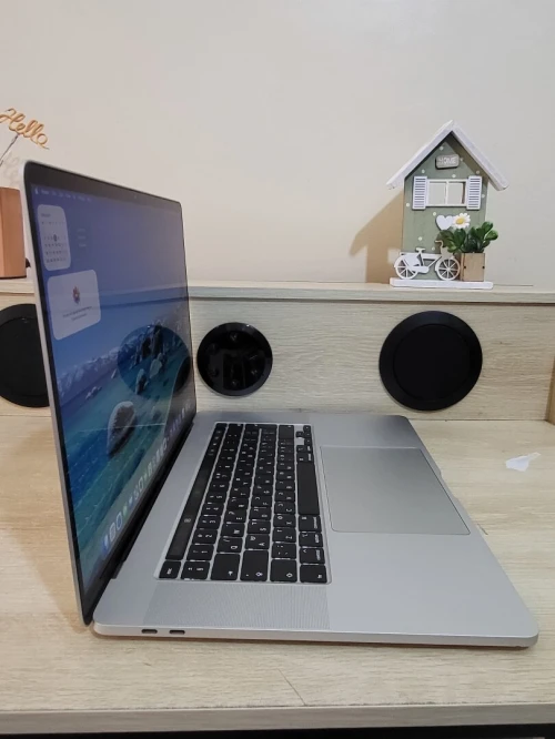 MacBook Pro 16" 2019 | CORE i7 | 16GB RAM | AMD RADEON PRO 5300M 4GB | 512GB SSD |GAMME Workstation