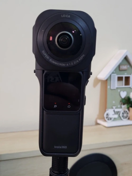Insta360 One RS 1-inch 360 Edition - Caméra 360 VIDEO UHD 6K avec Deux capteurs 1 Pouce, co-conçue avec Leica, Photo 21MP, stabilisation FlowState, Faible luminosité de qualité, résistante à l'eau