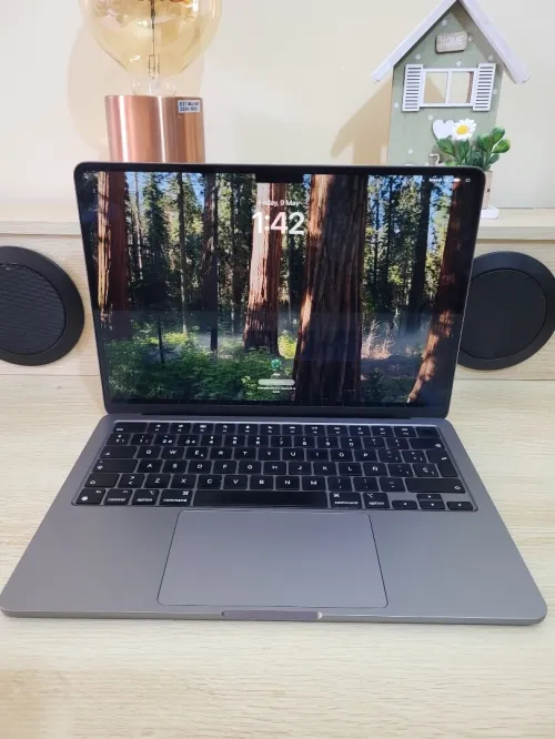 MacBook Air M2 2023 | PUCE M2 8 CPU | GPU 10 COEURS | 8GB RAM | 256GB SSD | CYCLES 61