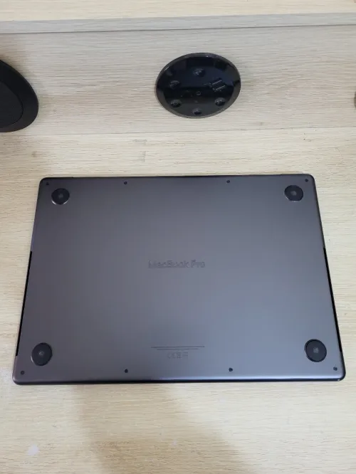 MacBook Pro M4 MAX 14'' 2024 | Puce M4 Max CPU 16 COEURS | GPU 40 COEURS | 64GB RAM | 1TB SSD | CYCLES 177