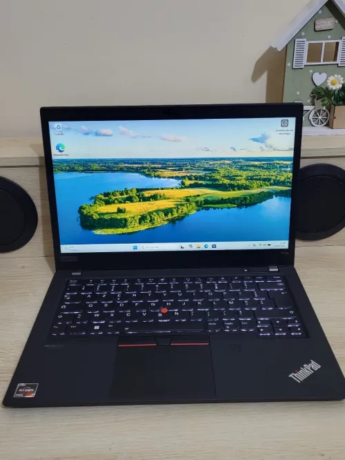 LENOVO THINKPAD P14S | RYZEN 7 PRO 5850U | 32GB RAM | 1TB SSD | RADEON PRO GRAPHICS 4GB
