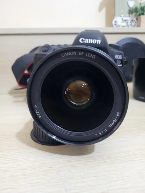 Canon EOS 5D Mark IV | Capteur 30Mpx Rendu cinématographique 4K + Objectif Canon EF 24 70 2.8 L USM