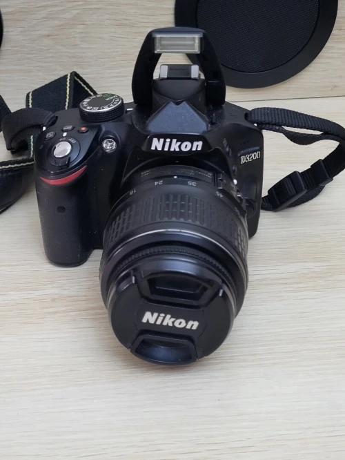 Nikon D3200 Appareil photo reflex 24Mpx + OBJECTIF Nikon AF-S DX Nikkor 18-55mm f/ ED II