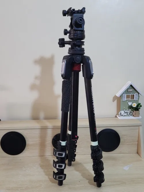 Manfrotto Trépied en fibre de carbone/magnésium 190CXPRO4 Trépied à 4 sections + Acratech Tête panoramique et inclinable avec QR, capacité de charge de 25 lb