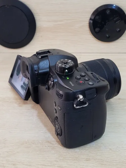 Panasonic Lumix DC-GH5 Appareil photo hybride de 20.3 MP | Vidéo UHD 4K/60p à durée illimitée + OBJECTIF Lumix G Vario 12-60mm f/3.5-5.6 Asph