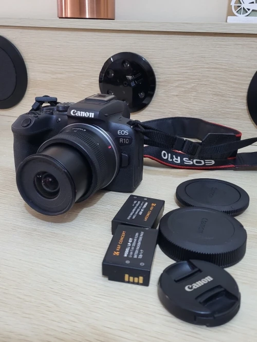 CANON EOS R10 hybride enregistrement en 4K UHD + objectif RF-S 18-45mm F4.5-6.3 IS STM NEUF
