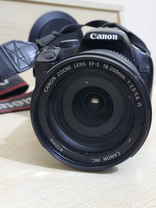 Canon EOS 500D Appareil photo numérique Reflex 15.1 Mpix + Objectif Canon EF-S 18-200 mm f/3,5-5,6 IS APS-C