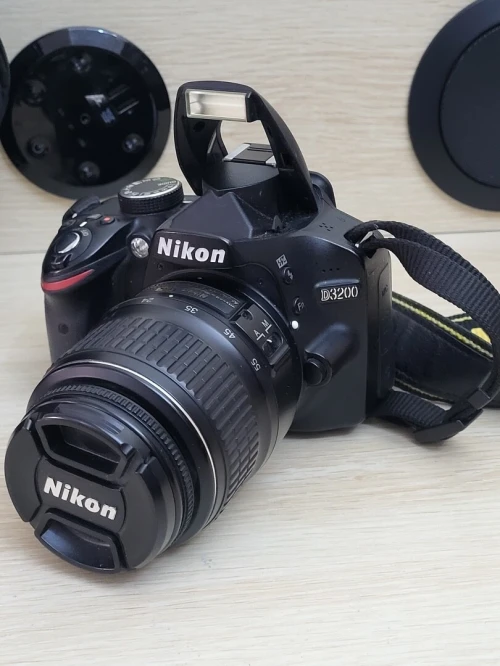 Nikon D3200 Appareil photo reflex 24Mpx + OBJECTIF Nikon AF-S DX Nikkor 18-55mm f/ ED II