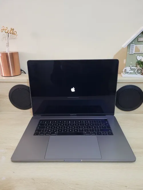 MacBook Pro 15.6" | CORE i7 | 16GB RAM | AMD RADEON PRO 455 2GB | 512GB SSD | GAMME Workstation