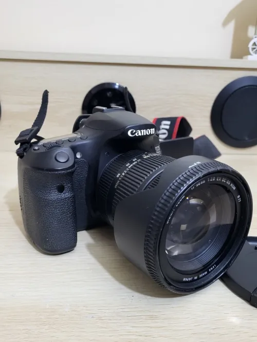 Canon EOS 60D Appareil photo Reflex 18 Mpix CMOS APS-C + Sigma EX 17-50mm - f/2.8 DC OS HSM 