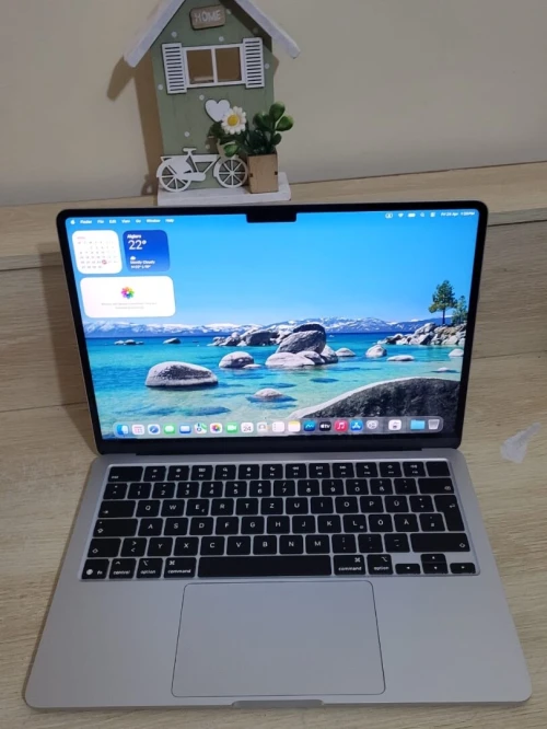 MacBook Air M4 2024 Argent | PUCE M4 8 CORE | GPU 8 CORE | 16GB RAM | 256GB SSD | CYCLES 57 | CAPACITÉ  BATTERIE 100%