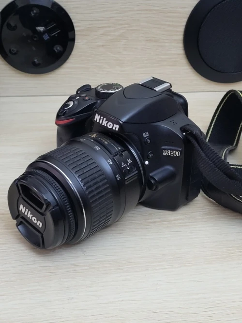 Nikon D3200 Appareil photo reflex 24Mpx + OBJECTIF Nikon AF-S DX Nikkor 18-55mm f/ ED II