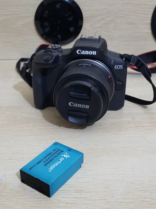 Canon EOS R100 hybride APS-C 24.1 MP - Vidéo 4K 30p - AF CMOS Dual Pixel - Viseur OLED - Wi-Fi/Bluetooth + Objectif stabilisé RF-S 18-45mm f/4.5-6.3 IS STM