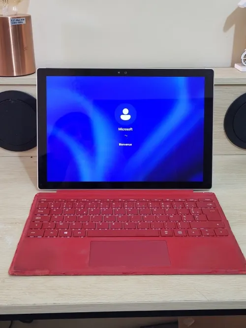 Microsoft Surface Pro 4 | INTEL CORE i7 6650U | 8GB RAM | 256 SSD | INTEL IRIS GRAPHICS