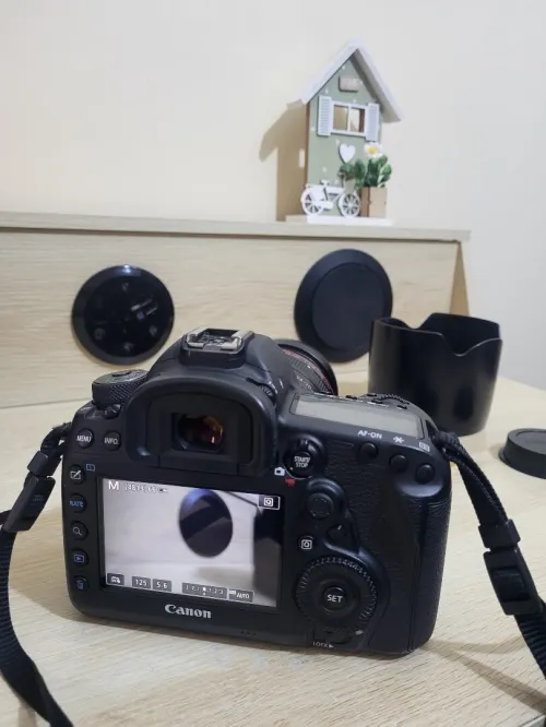 Canon EOS 5D Mark IV | Capteur 30Mpx Rendu cinématographique 4K + Objectif Canon EF 24 70 2.8 L USM