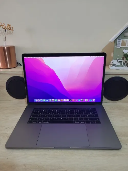 MacBook Pro 15.6" | CORE i7 | 16GB RAM | AMD RADEON PRO 455 2GB | 512GB SSD | GAMME Workstation