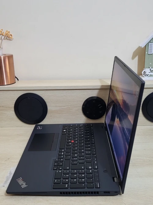 LENOVO THINKPAD P16S GEN 2 | RYZEN 7 PRO 7840U w| 32GB RAM | 512GB SSD | RADEON 780M GRAPHICS 4GB