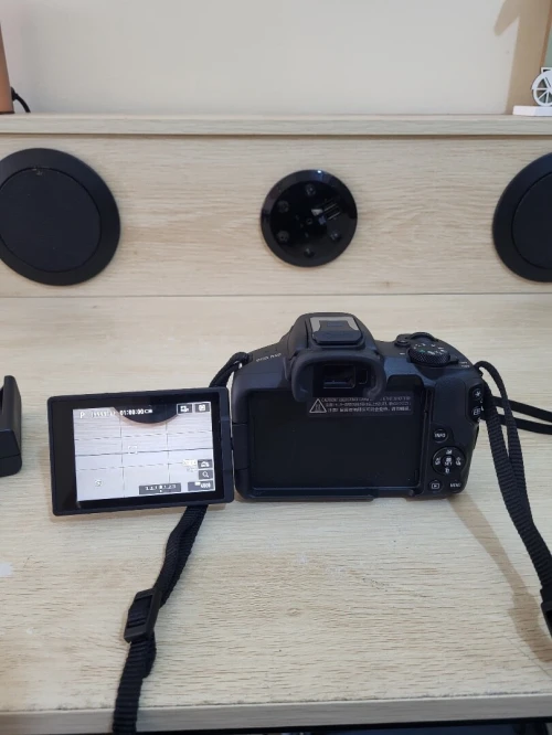 Canon EOS R50 hybride APS-C 24.2Mpx vidéo UHD 4K/30p WiFi + objectif RF-S 18-45mm F4.5-6.3 IS STM