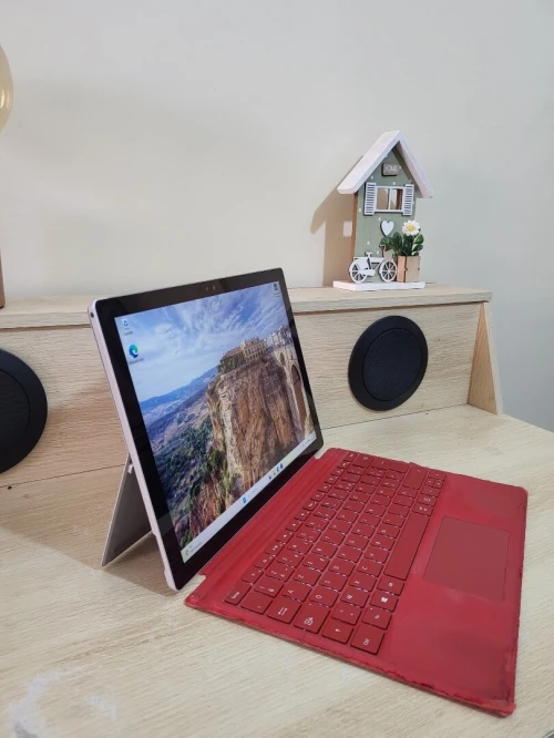 Microsoft Surface Pro 4 | INTEL CORE i7 6650U | 8GB RAM | 256 SSD | INTEL IRIS GRAPHICS