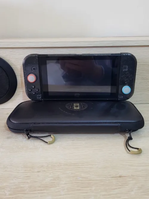 Nintendo Switch + 1 JEUX + PROTECTION TRANSPARENTE + POCHETTE