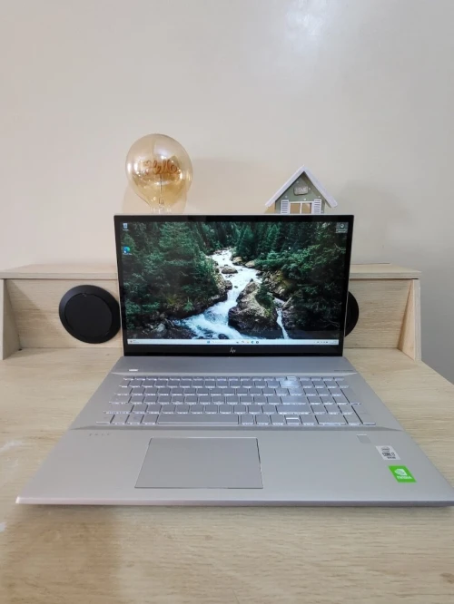 HP ENVY 17.3 POUCES FHD | INTEL CORE i7-10510U | NVIDIA MX250 4GB | 16GB RAM | 128GB NVMe + 1TB HDD