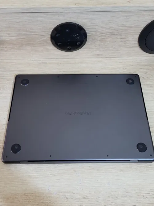 MacBook Pro M3 2024 Noir sidéral | PUCE M3 11 CORE | GPU 14 CORE | 18GB RAM | 512GB SSD | CYCLES 240 | CAPACITÉ BATTERIE 88%