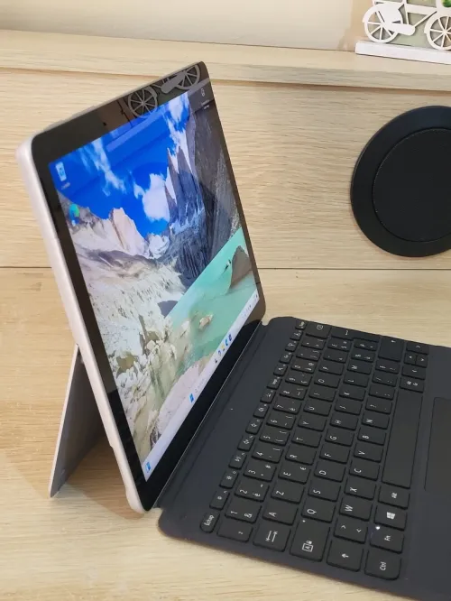 Microsoft Surface GO 2 TACTILE | CORE M3-8100Y 1.61GHz | 8GB RAM | 128GB SSD | | Poids : 544g
