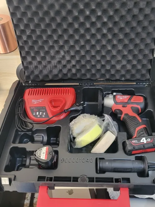 Milwaukee M12 BPS-421X - Set ponceuse polisseuse Li-Ion 12V (1x batterie 4.0Ah & 1x 2.0Ah) dans HD Box - NEUF JAMAIS UTILISÉ.
