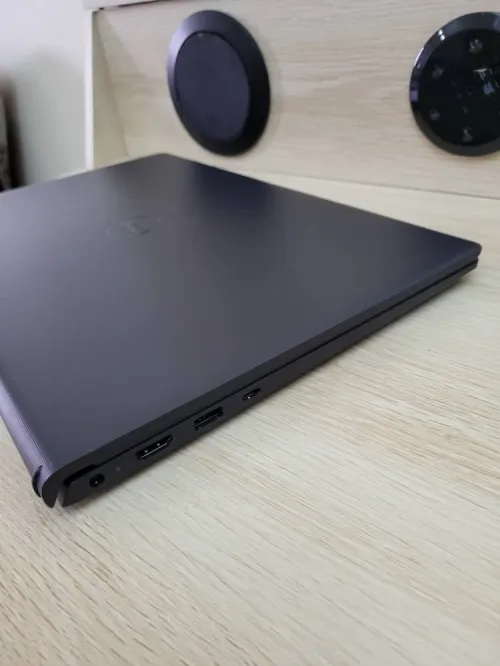 DELL VOSTRO 15.6'' FHD | RYZEN 5 5500U | 8GB RAM | 512GB SSD | AMD RADEON GRAPHICS