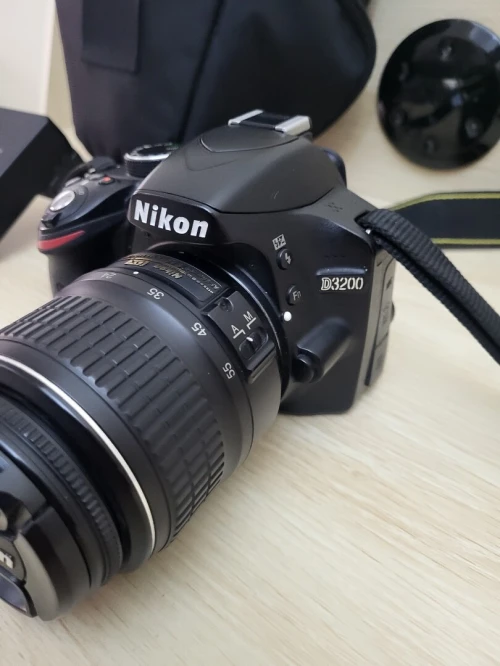 Nikon D3200 Appareil photo reflex 24Mpx + OBJECTIF Nikon AF-S DX Nikkor 18-55mm f/ ED II