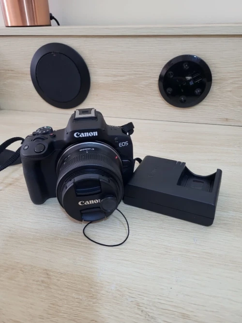Canon EOS R50 hybride APS-C 24.2Mpx vidéo UHD 4K/30p WiFi + objectif RF-S 18-45mm F4.5-6.3 IS STM