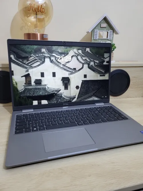 DELL LATITUDE 5520 | INTEL CORE i7 1165G7 | 16GB RAM | 256GB SSD | INTEL Iris Xe