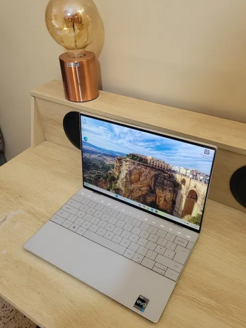 DELL XPS 9320 | EVO CORE i7-1260P | 16GB RAM | 512GB SSD | INTEL IRIS XE GRAPHICS