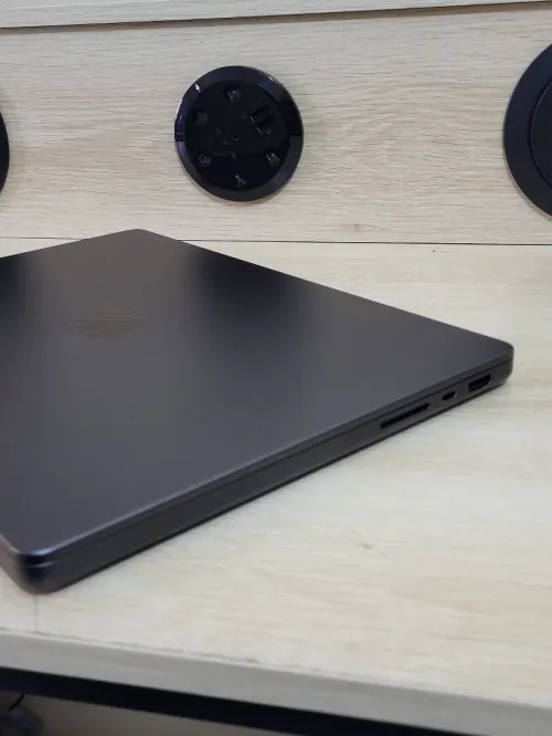 MacBook Pro M4 MAX 14'' 2024 | Puce M4 Max CPU 16 COEURS | GPU 40 COEURS | 64GB RAM | 1TB SSD | CYCLES 177