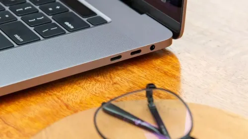 MacBook Pro 16" 2019 | CORE i7 | 16GB RAM | AMD RADEON PRO 5300M 4GB | 512GB SSD |GAMME Workstation