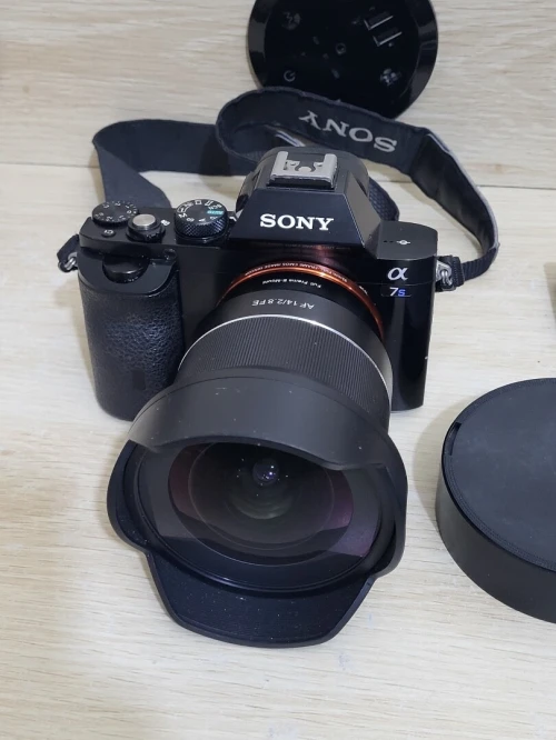 Sony Alpha 7S Hybride Plein Format Ultra vidéo 4K + Objectif Samyang AF 14mm F2.8 Full Frame