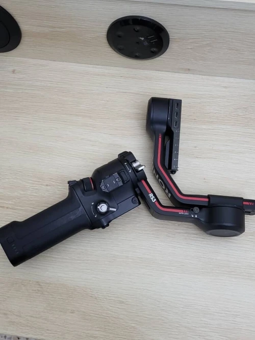 DJI RONIN RS 3 Stabilisateur de nacelle à 3 Axes pour Reflex et caméras Canon/Sony/Nikon....