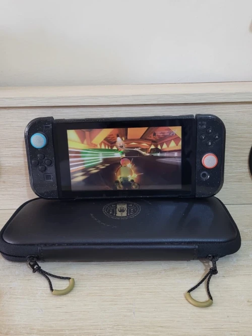 Nintendo Switch + 1 JEUX + PROTECTION TRANSPARENTE + POCHETTE