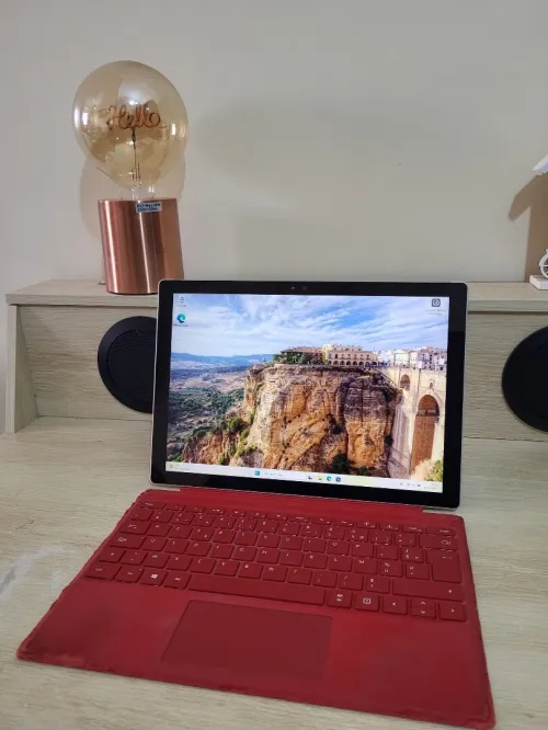 Microsoft Surface Pro 4 | INTEL CORE i7 6650U | 8GB RAM | 256 SSD | INTEL IRIS GRAPHICS