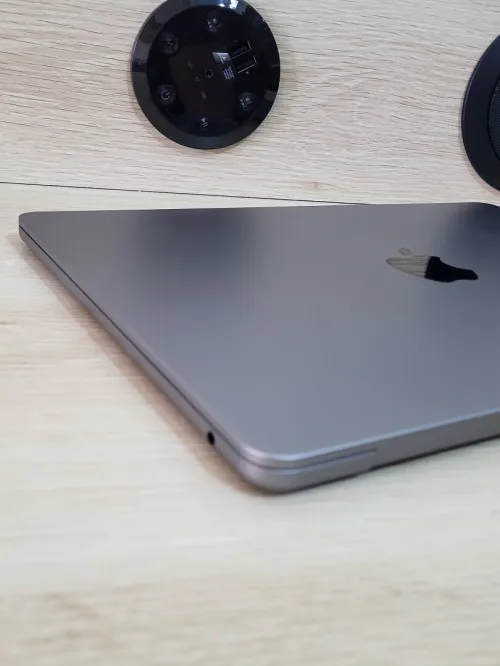 MacBook Air M2 2023 | PUCE M2 8 CPU | GPU 10 COEURS | 8GB RAM | 256GB SSD | CYCLES 61