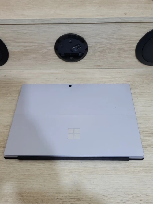 Microsoft Surface Pro 6 | CORE i7 8650U | 8GB RAM | 256GB SSD | INTEL UHD GRAPHICS