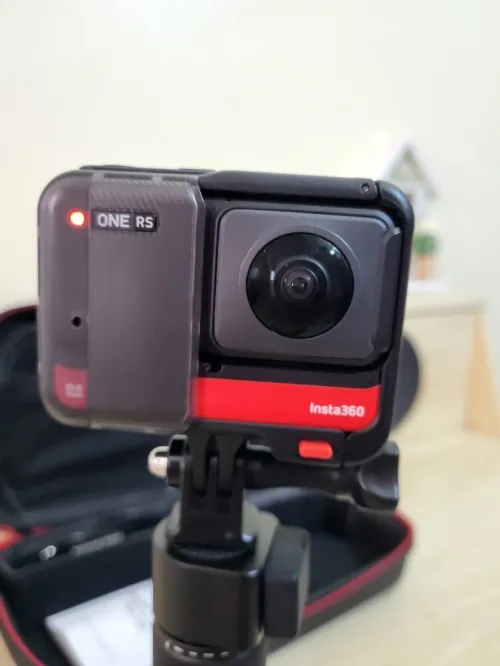 Insta360 One RS Twin Edition on Geht's Kit - Caméra d'action étanche 4K60fps et 5.7K 360 avec objectifs interchangeables - stabilisation - Photos 48MP - HDR Actif - Traitement IA