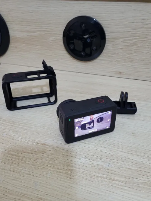 DJI Osmo Action 4 - Caméra d'Action étanche 4K/120 FPS Images saisissantes en Basse lumière 1770mAh