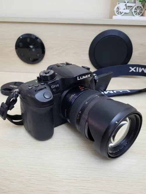 Hybride Panasonic Lumix GH4 vidéo en 4K/UHD + Lumix G X Vario 12-35mm f/2.8 ASPH Power OIS