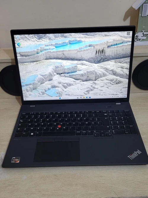 LENOVO THINKPAD P16S GEN 2 | RYZEN 7 PRO 7840U w| 32GB RAM | 512GB SSD | RADEON 780M GRAPHICS 4GB