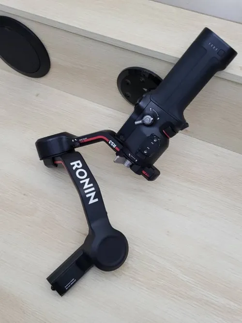 DJI RONIN RS 3 Stabilisateur de nacelle à 3 Axes pour Reflex et caméras Canon/Sony/Nikon....