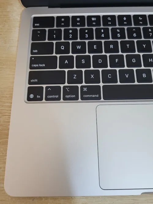 MacBook Air M4 2024 Argent | PUCE M4 8 CORE | GPU 10 CORE | 16GB RAM | 512GB SSD | CYCLES 95 | CAPACITÉ BATTERIE 100%