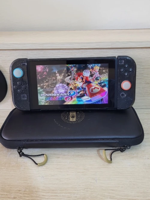Nintendo Switch + 1 JEUX + PROTECTION TRANSPARENTE + POCHETTE