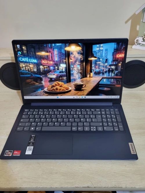 Lenovo IdeaPad 1 15.6'' FHD | RYZEN 7 5700U | 16GB RAM | 512GB NVMe SSD | AMD RADEON GRAPHICS 2GB