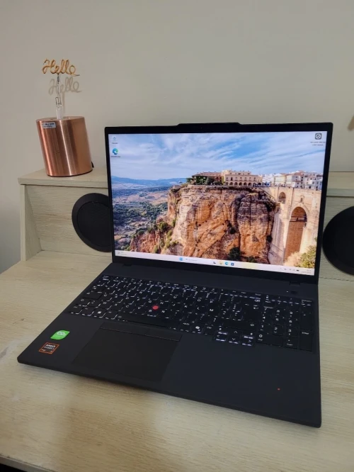 THINKPAD P16s GEN 4 | RYZEN AI 7 PRO 350/w | 32GB RAM | 512GB | RADEON 860M 8GB | Workstation